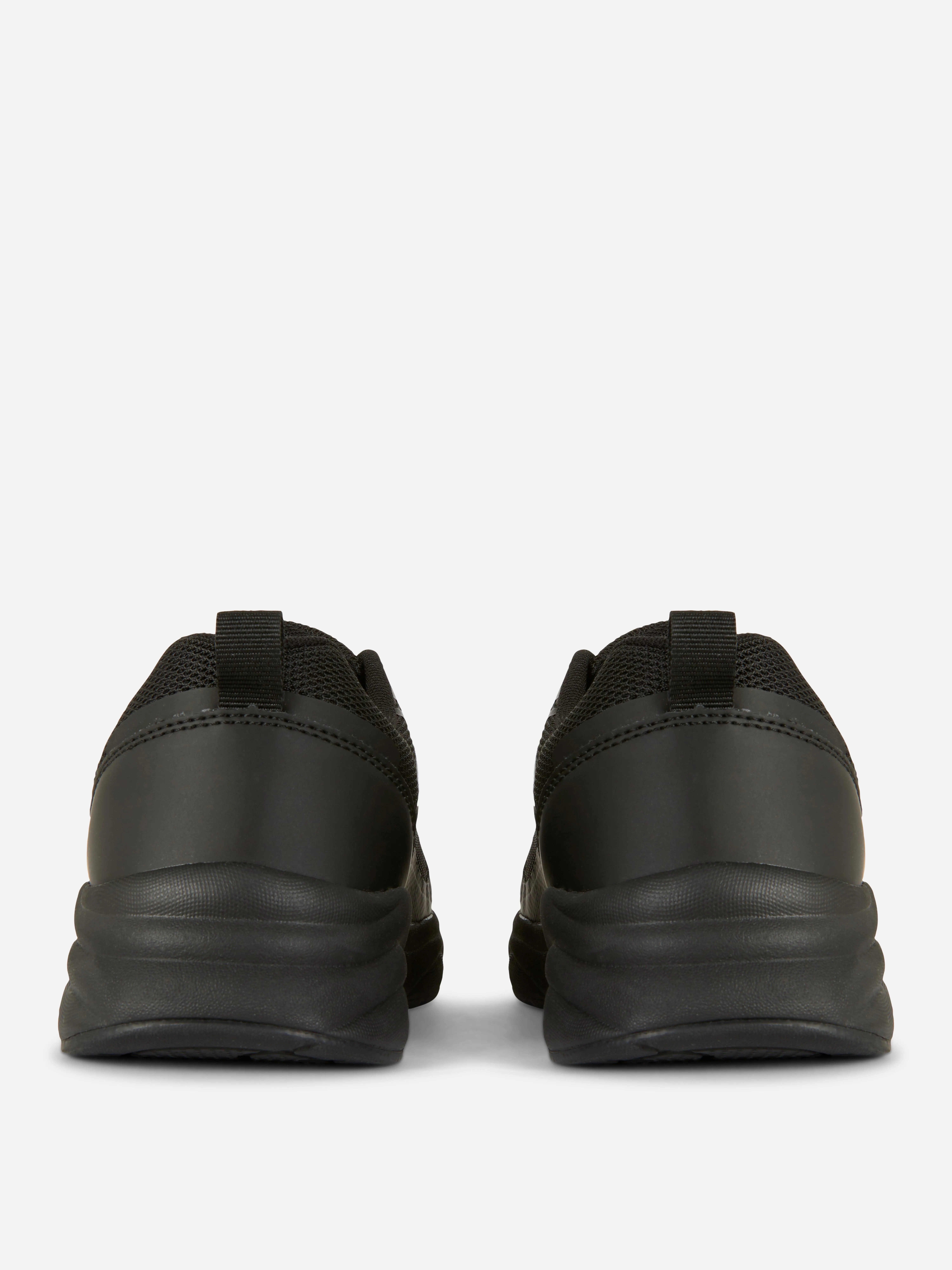 Chunky lage sneakers met inzetstukken